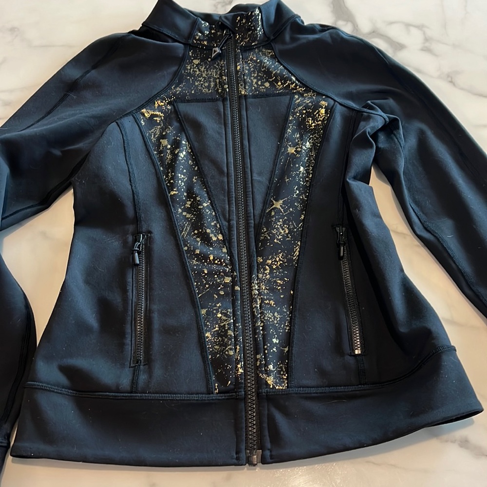 Ivivva size 12 sweater like new